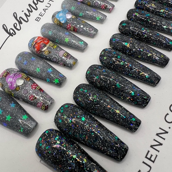 Handmade Press On Nail Set - Picture 2 of 2